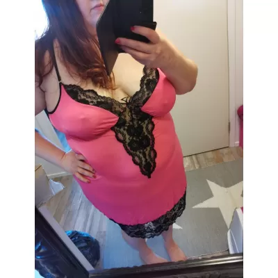 Pinkki pitsikoristeinen babydoll (plus size)
