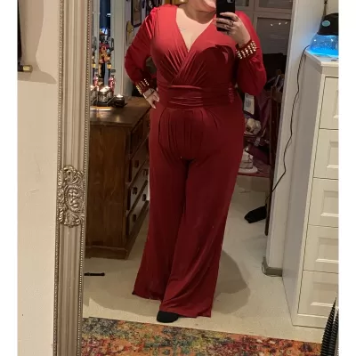 Viininpunainen piikkihihainen v-jumpsuit mesh-hihoilla [LÖYTÖ]