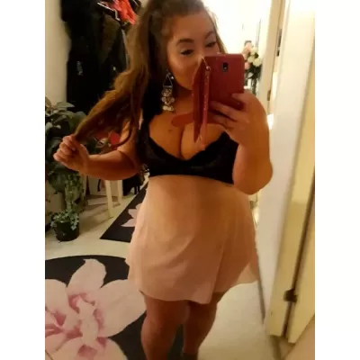 Vaaleanpunamusta rusettikoristeinen babydoll pitsillä