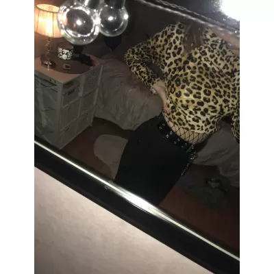 Korkeakauluksinen leokuvioinen pitkähihainen body