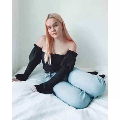 Parisian musta off-shoulder lyhyt paita