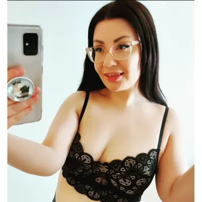 Mustanude pitsikoristeinen bralette [LAST CHANCE -15%]