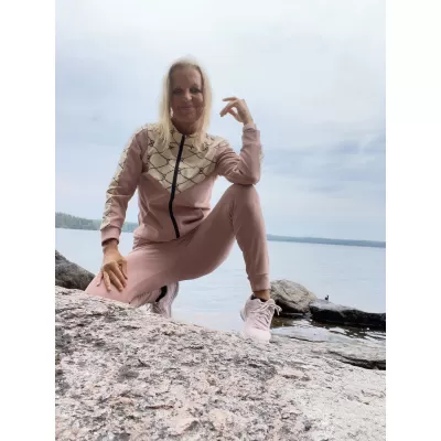 Vaaleanpunainen xo printtikuvioinen joggerisetti [LÖYTÖ]