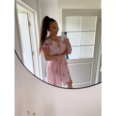 Vaaleanpunainen kukkakuvioinen lyhythihainen wrap-look v-mekko [LÖYTÖ]