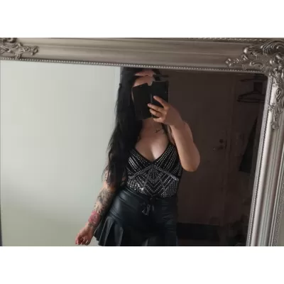 Musta strassikoristeinen halterneck mesh-body