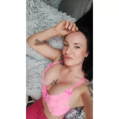 Pinkki pitsinen sukkanauhaliivisetti
