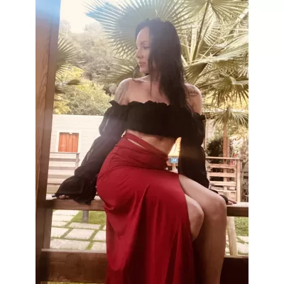 Koucla punainen maksihame halkioilla