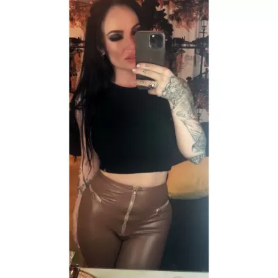 Koucla ruskeat tekonahkaiset peppuhousut vetoketjuilla