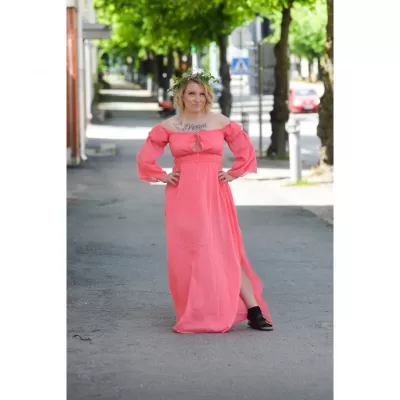 Koralli pitkähihainen off-shoulder mesh-maksimekko