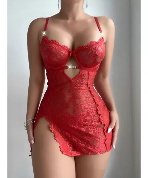 Punainen pitsibabydoll strasseilla