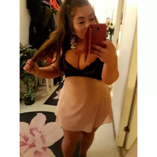 Vaaleanpunamusta rusettikoristeinen babydoll pitsillä