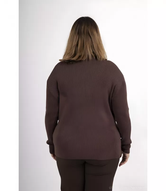 AmyClo ruskea neule strassikauluksella (plus size)