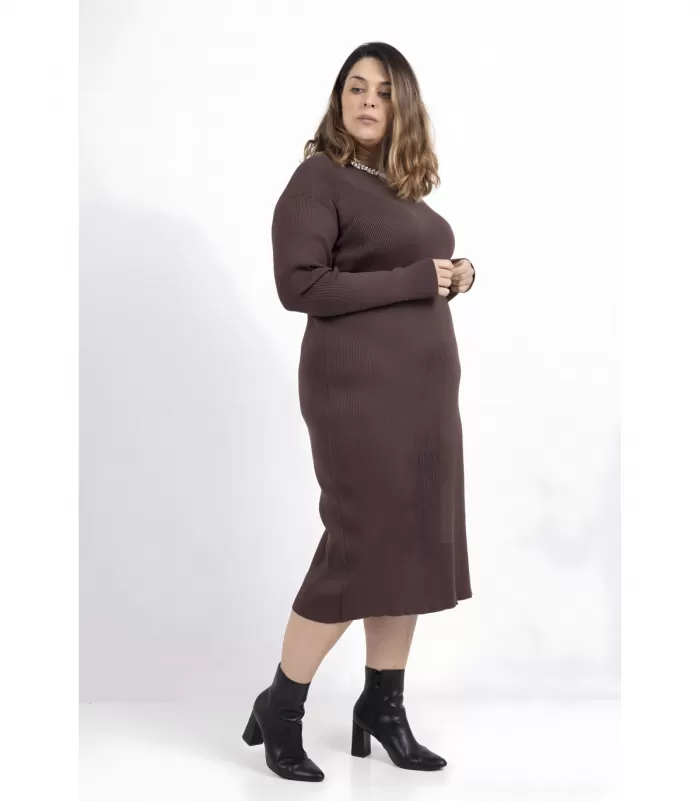 AmyClo ruskea neulemekko strassikauluksella (plus size)