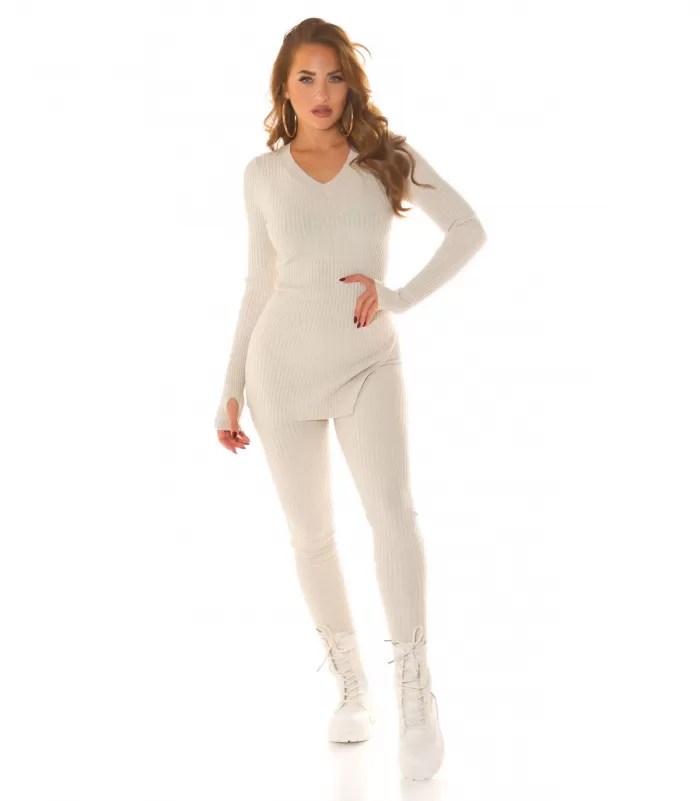 Beige oloasusetti: neule ja leggingsit