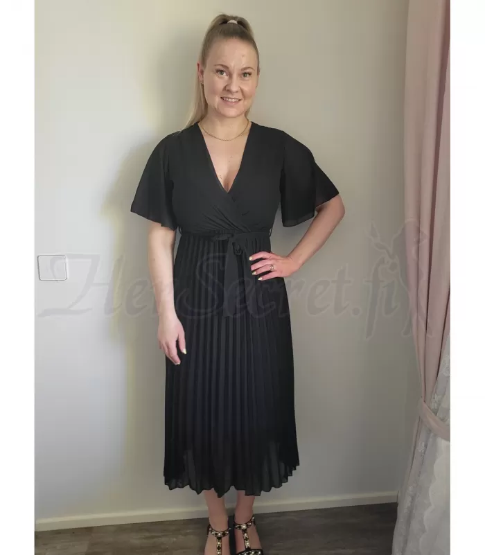 Elle Style Alita musta pitkä vekkimekko vyöllä