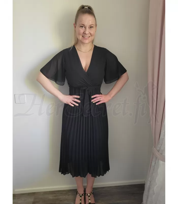 Elle Style Alita musta pitkä vekkimekko vyöllä