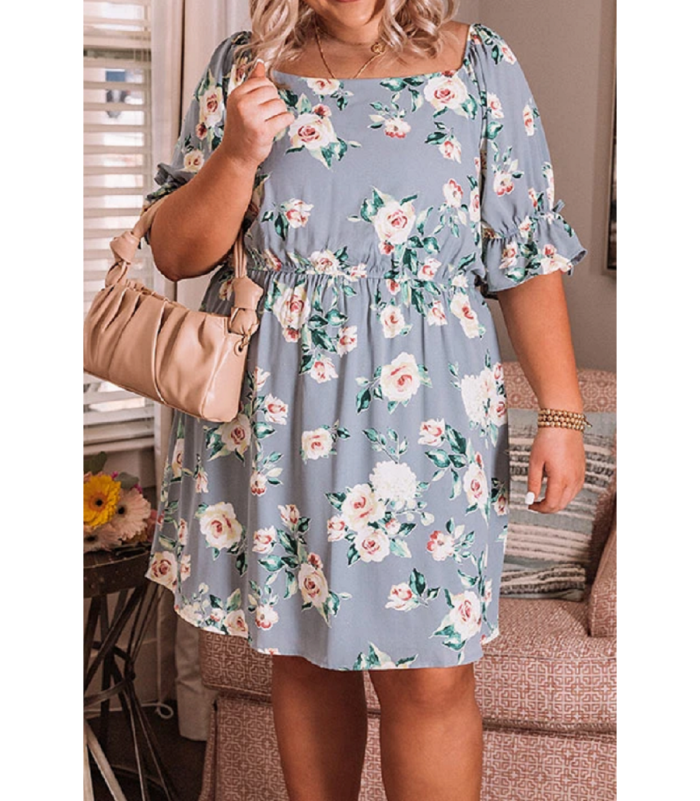 Harmaa kukkakuvioinen mekko (plus size)