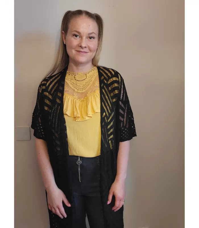 Keltainen lyhythihainen koristekirjailtu paita röyhelöllä [TAMMIALE -20%]