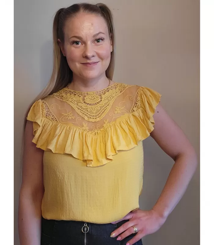 Keltainen lyhythihainen koristekirjailtu paita röyhelöllä [TAMMIALE -20%]