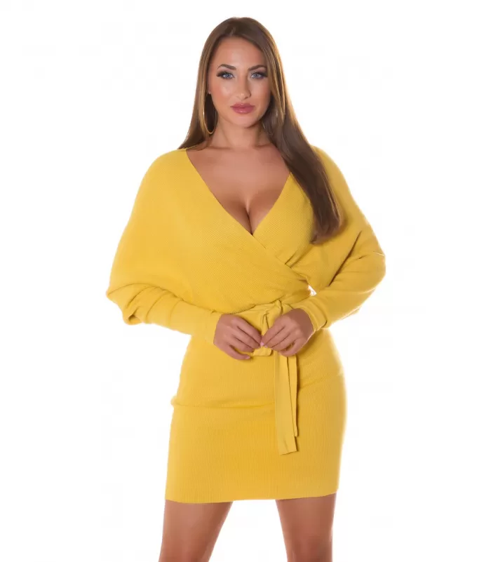 Keltainen wrap-look v-neulemekko lepakkohihoilla ja vyöllä