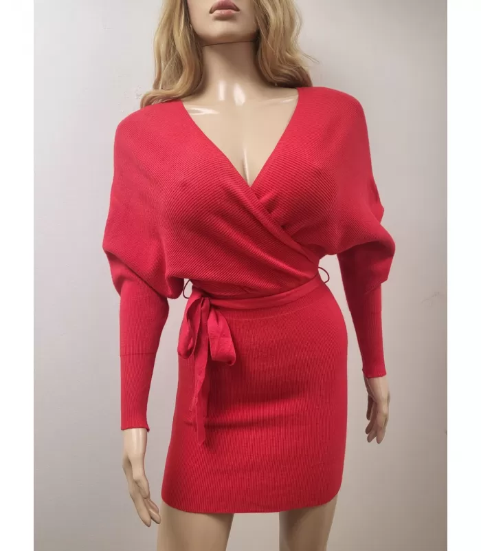 Kirkkaanpunainen wrap-look v-neulemekko lepakkohihoilla ja vyöllä