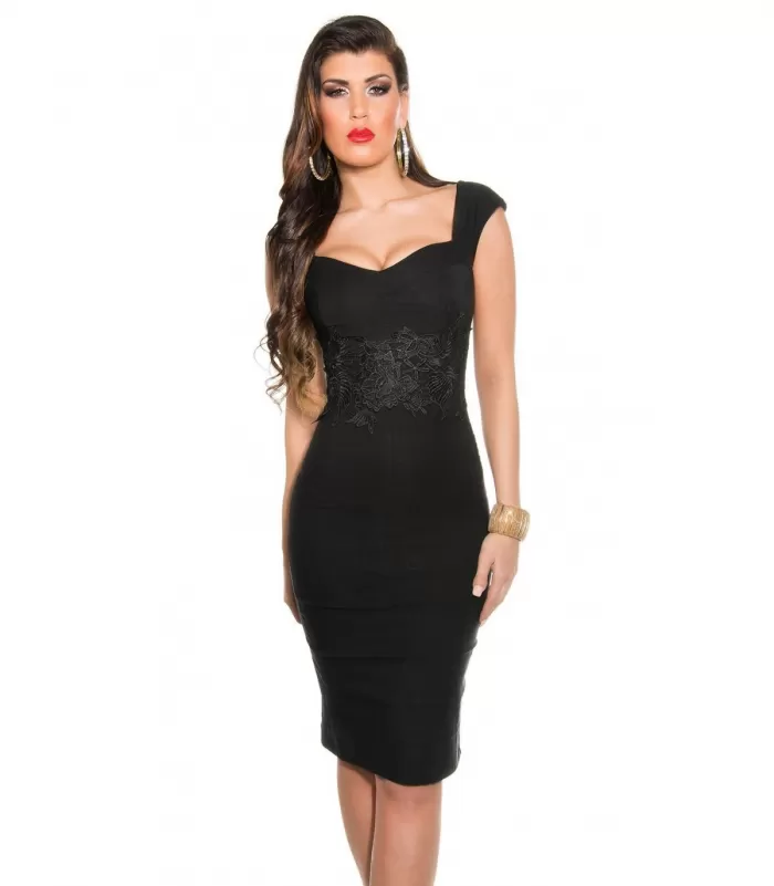 Koucla musta koristekirjailtu mekko