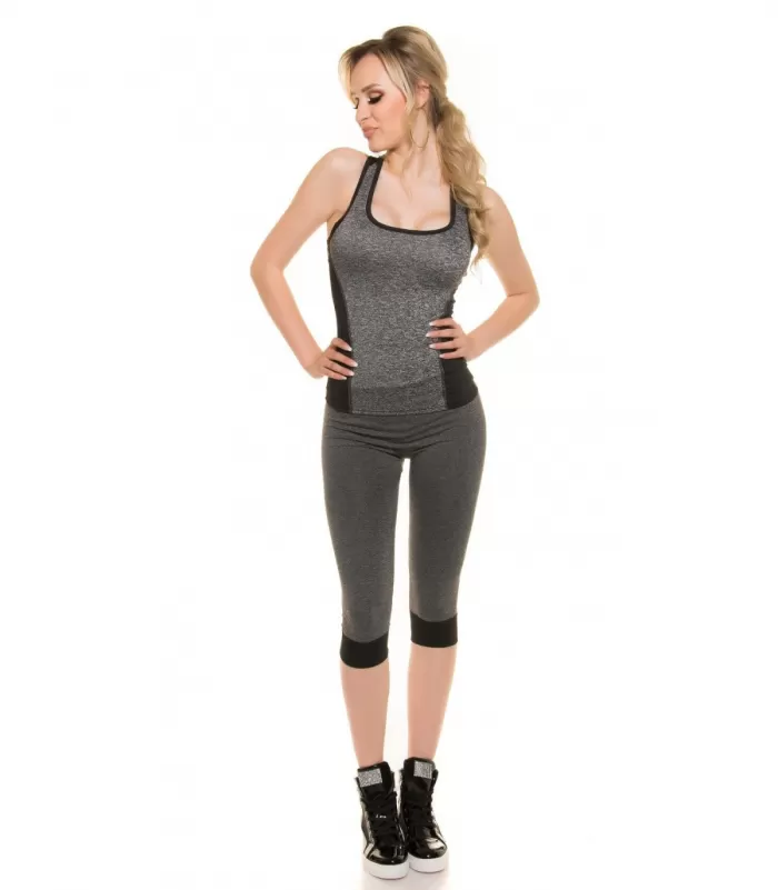 Koucla musta treenitoppi