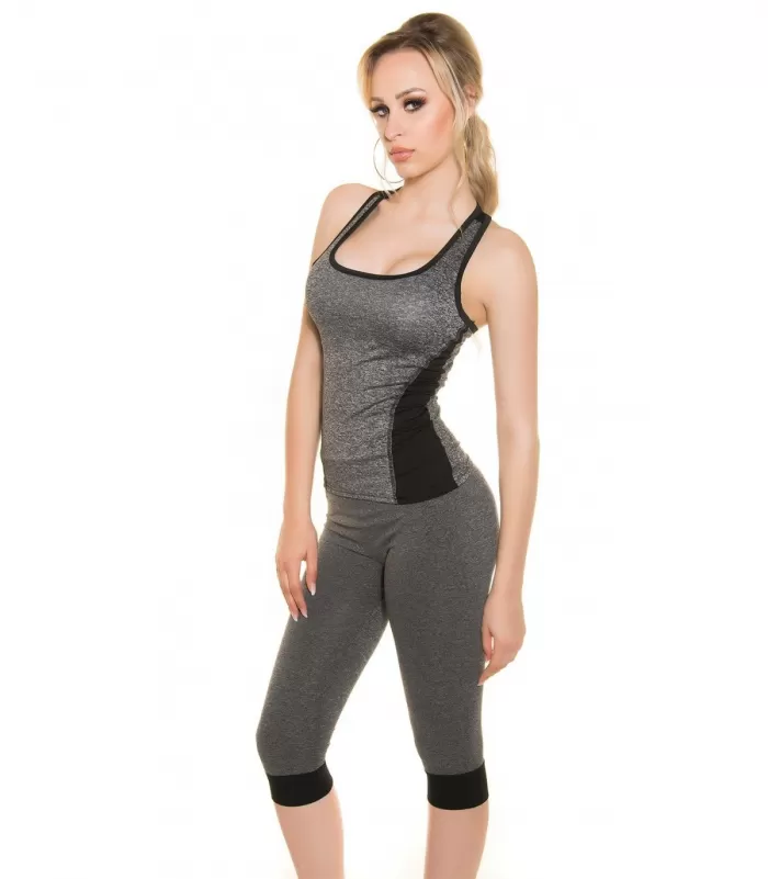 Koucla musta treenitoppi