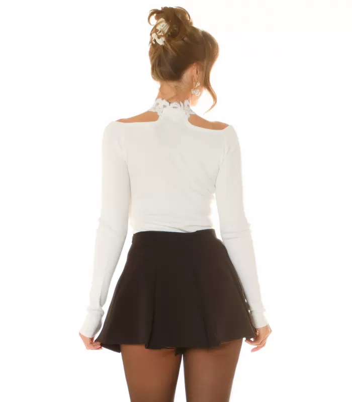 Koucla valkoinen off-shoulder pitsichoker neule