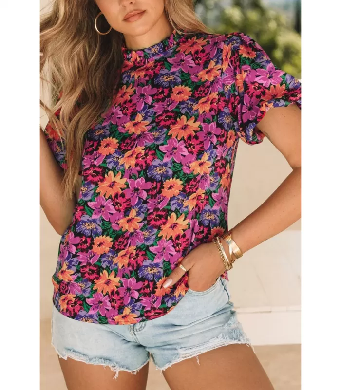 Lyhythihainen värikäs kukkapaita puhvihihoilla