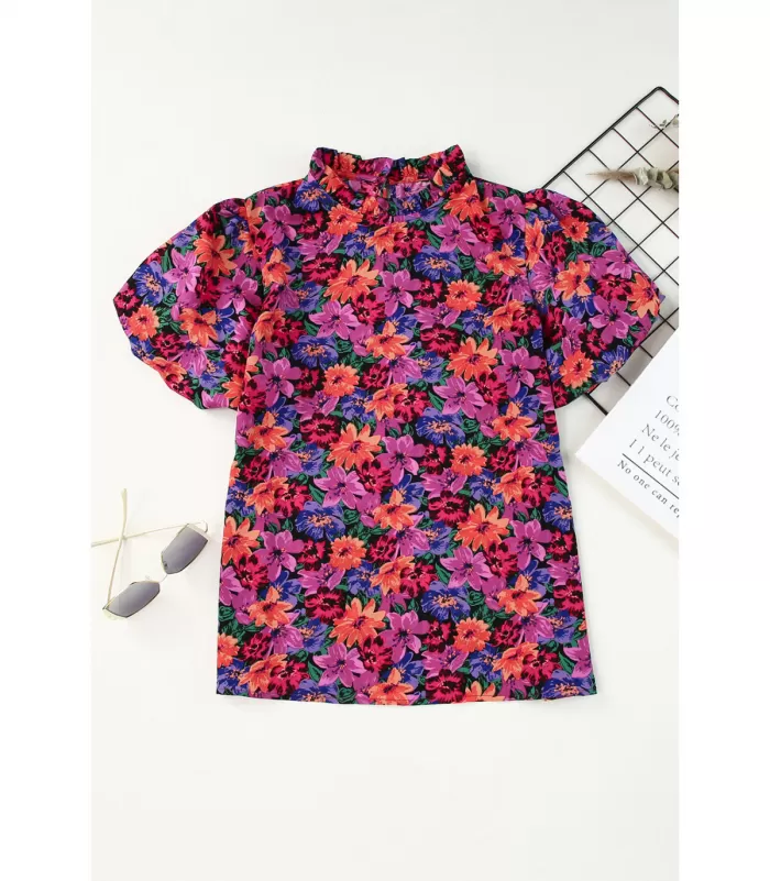 Lyhythihainen värikäs kukkapaita puhvihihoilla