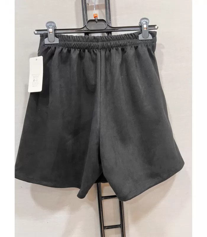 Mily musta shortsihame napeilla (plus size)