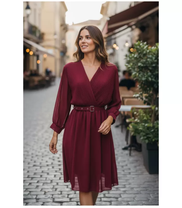 Mily viininpunainen hihallinen v-sifonkimekko vyöllä (plus size)