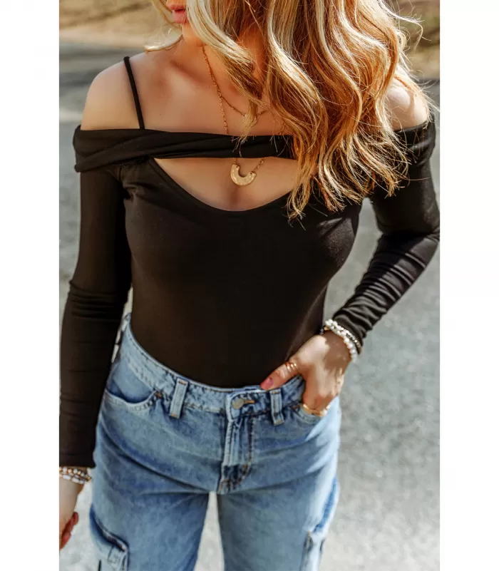 Musta kurkistusaukollinen body olkahalkioilla [TAMMIALE -20%]