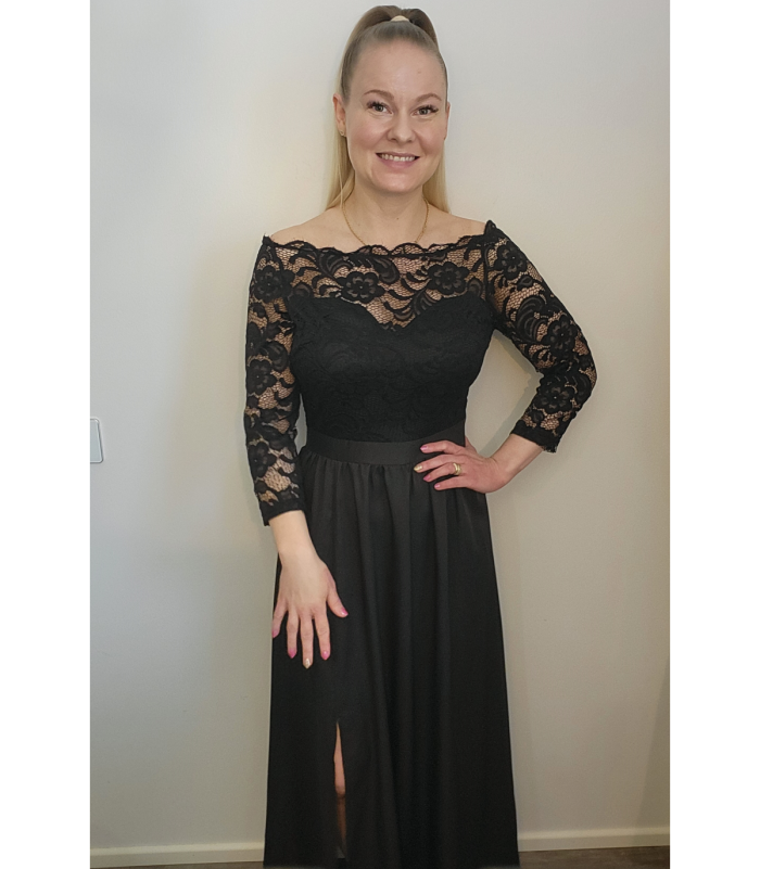 Musta pitkä juhlamekko pitsillä ja halkiolla