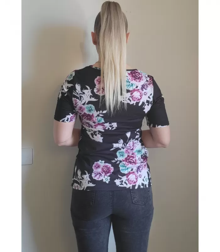 Musta ristikkokoristeinen lyhythihainen kukkapaita [TAMMIALE -20%]