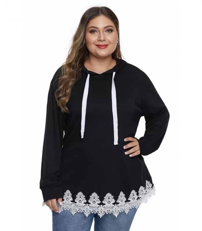 Musta valkopitsikoristeinen huppari (plus size) [LÖYTÖ]