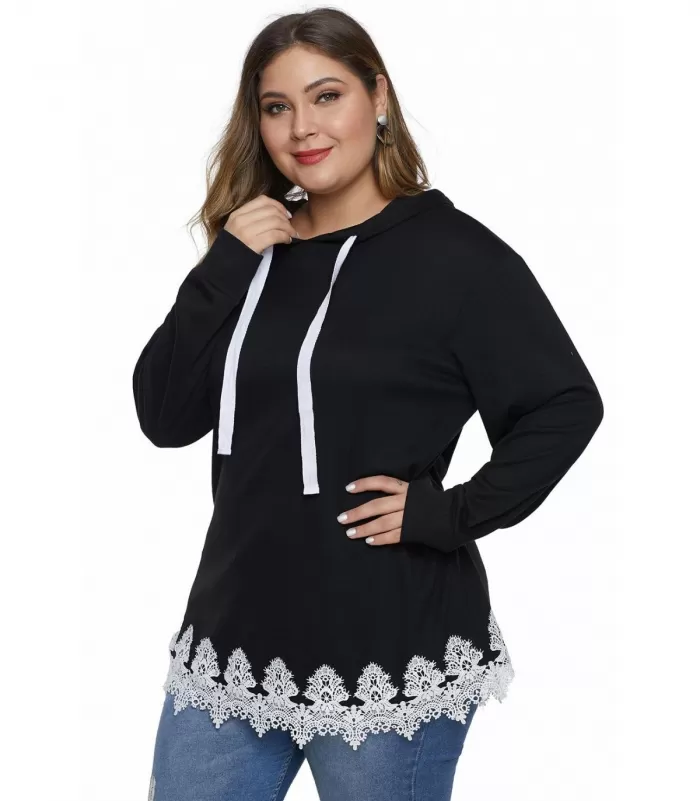 Musta valkopitsikoristeinen huppari (plus size) [LÖYTÖ]