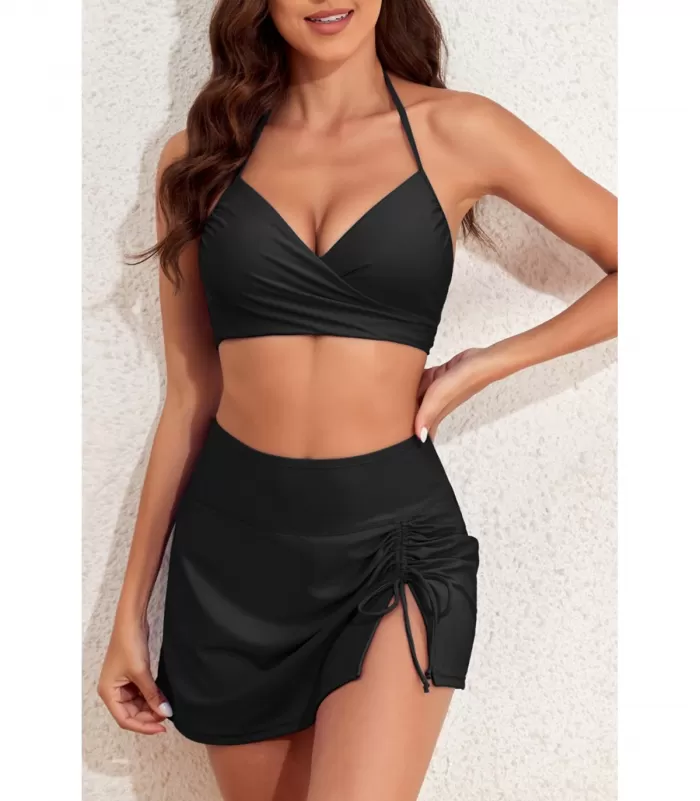 Mustat bikinit hameella