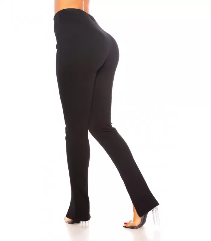 Mustat korkeavyötäröiset housut halkiolahkeilla