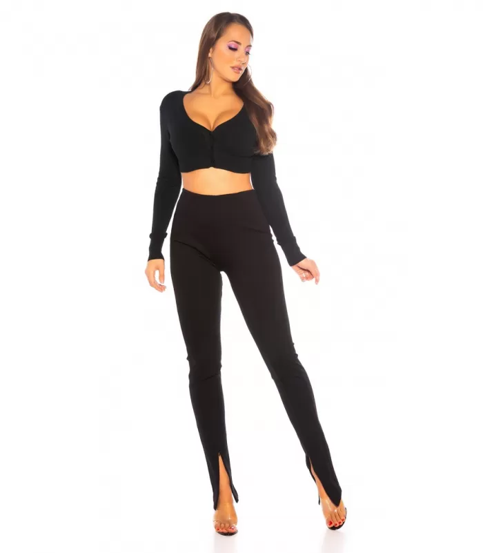 Mustat korkeavyötäröiset housut halkiolahkeilla