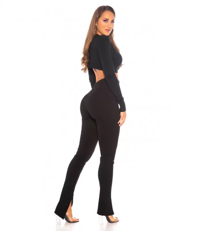 Mustat korkeavyötäröiset housut halkiolahkeilla