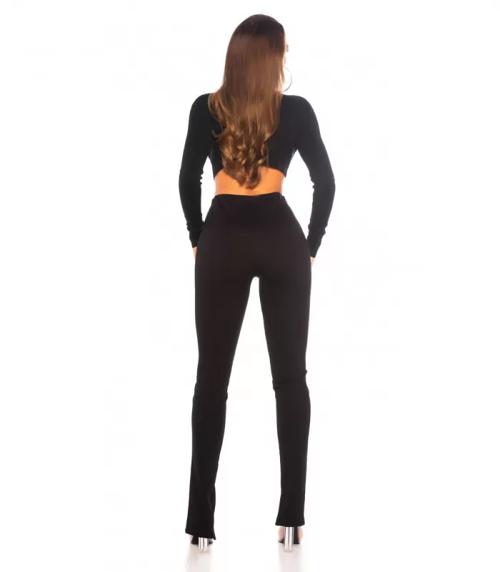 Mustat korkeavyötäröiset housut halkiolahkeilla