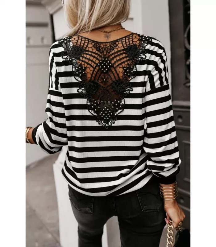 Pitkähihainen mustavalkoinen raitapaita koristeilla