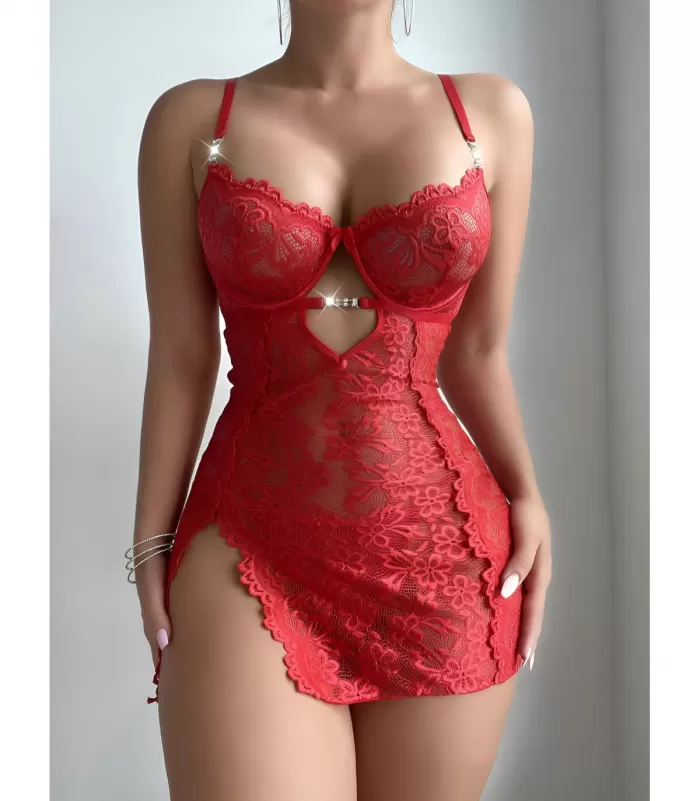 Punainen pitsibabydoll strasseilla
