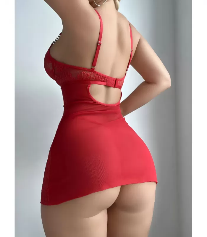 Punainen pitsibabydoll strasseilla