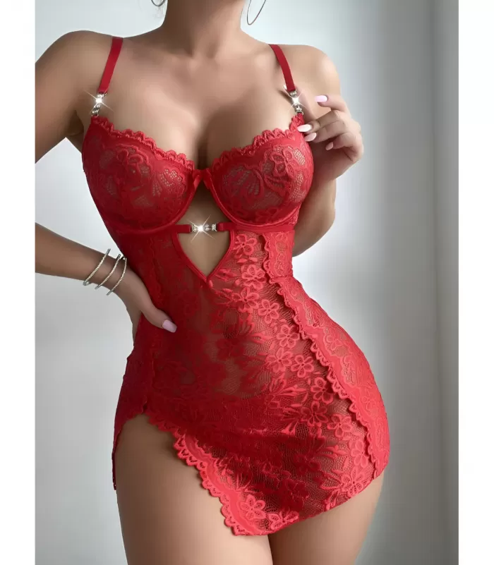 Punainen pitsibabydoll strasseilla