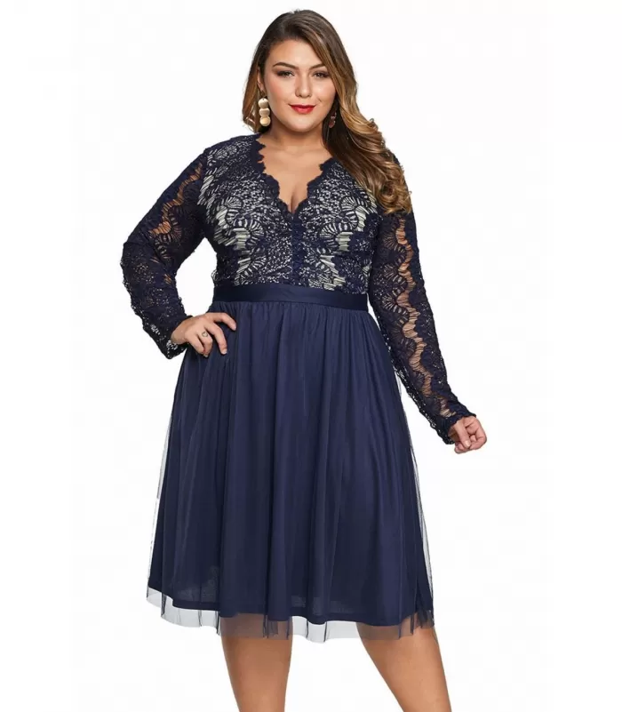 Sininen pitkähihainen skater v-pitsimekko (plus size)