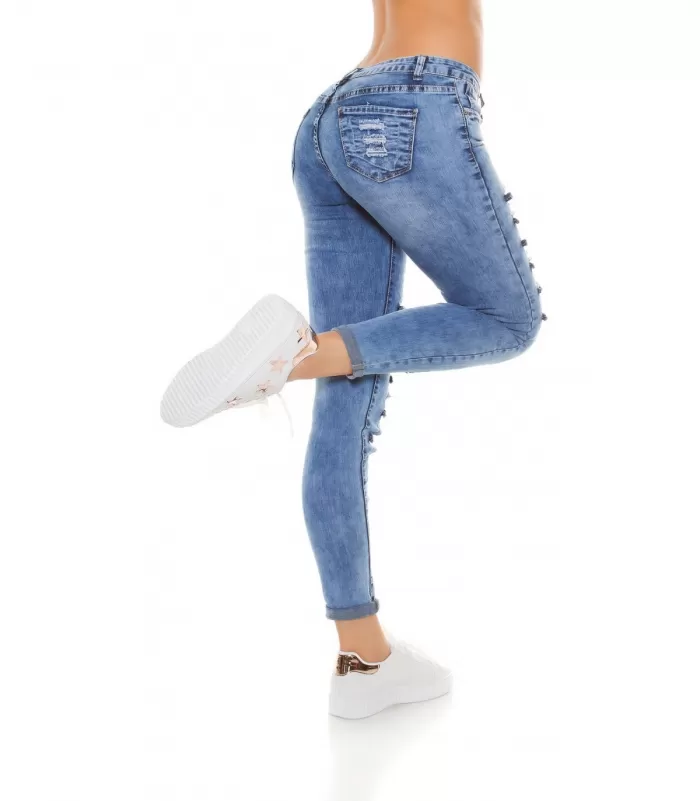 Siniset kulutetut helmikoristeiset farkut