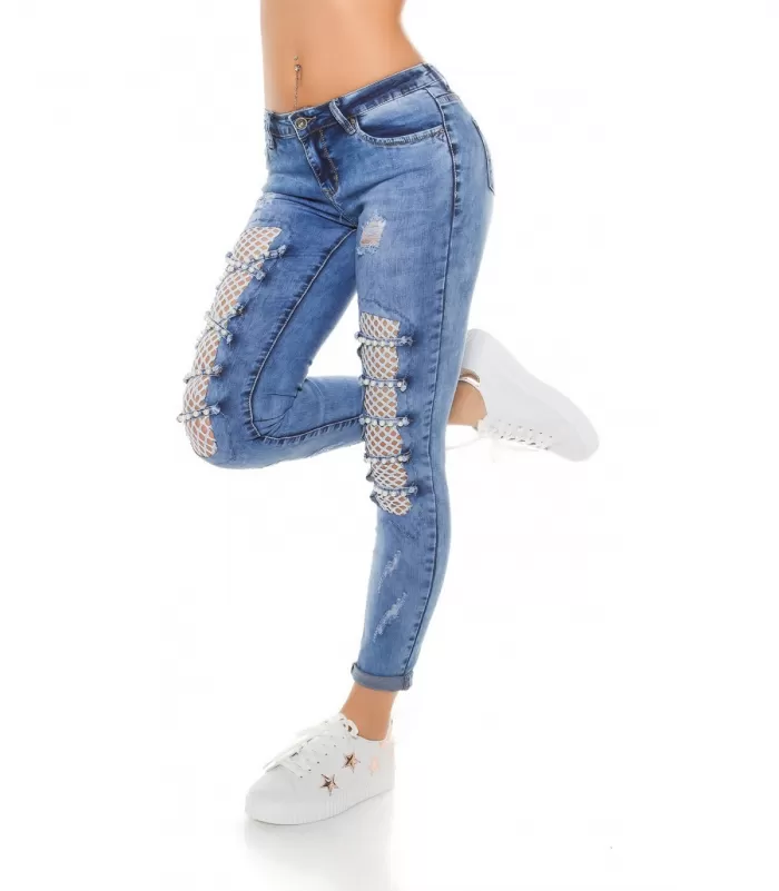 Siniset kulutetut helmikoristeiset farkut